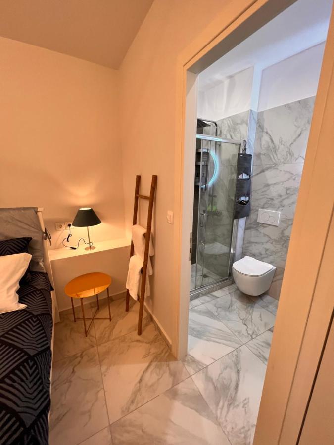 Casa De Tres Hermanos In The Heart Of Atene Esterno foto