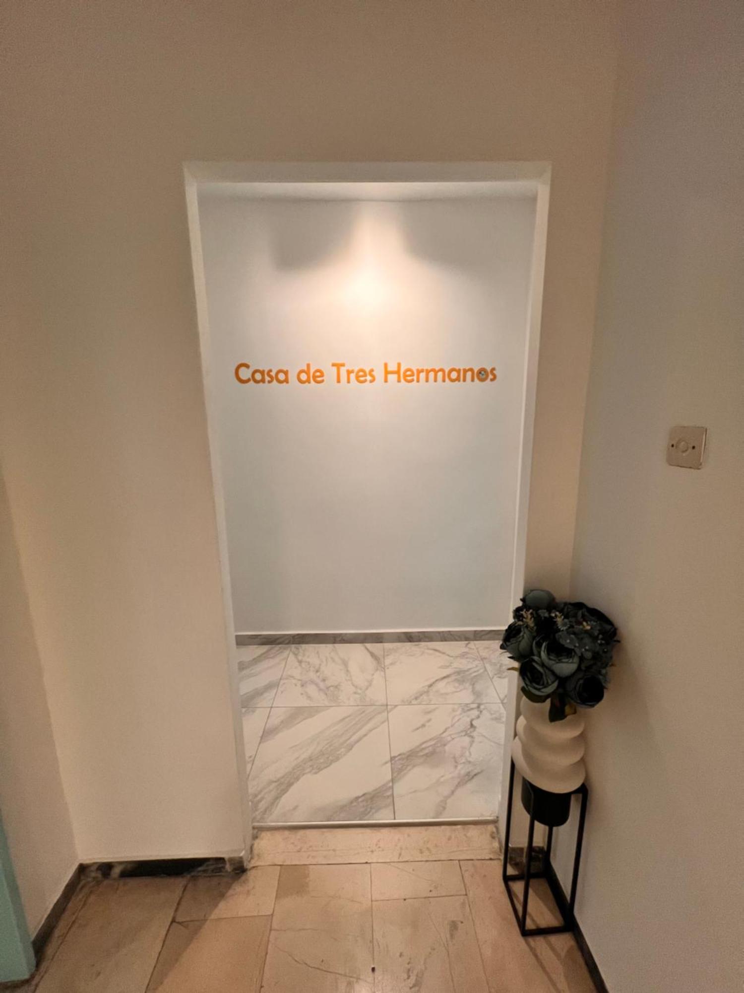 Casa De Tres Hermanos In The Heart Of Atene Esterno foto